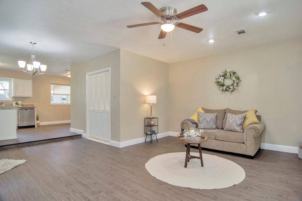 6904 Yorkston Street, Watauga, TX 76148 6904 Yorkston Street, Watauga, TX 76148