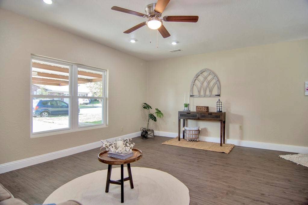6904 Yorkston Street, Watauga, TX 76148 6904 Yorkston Street, Watauga, TX 76148