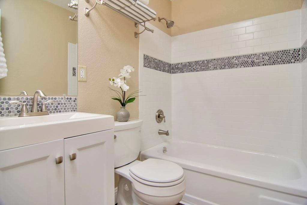 6904 Yorkston Street, Watauga, TX 76148 6904 Yorkston Street, Watauga, TX 76148