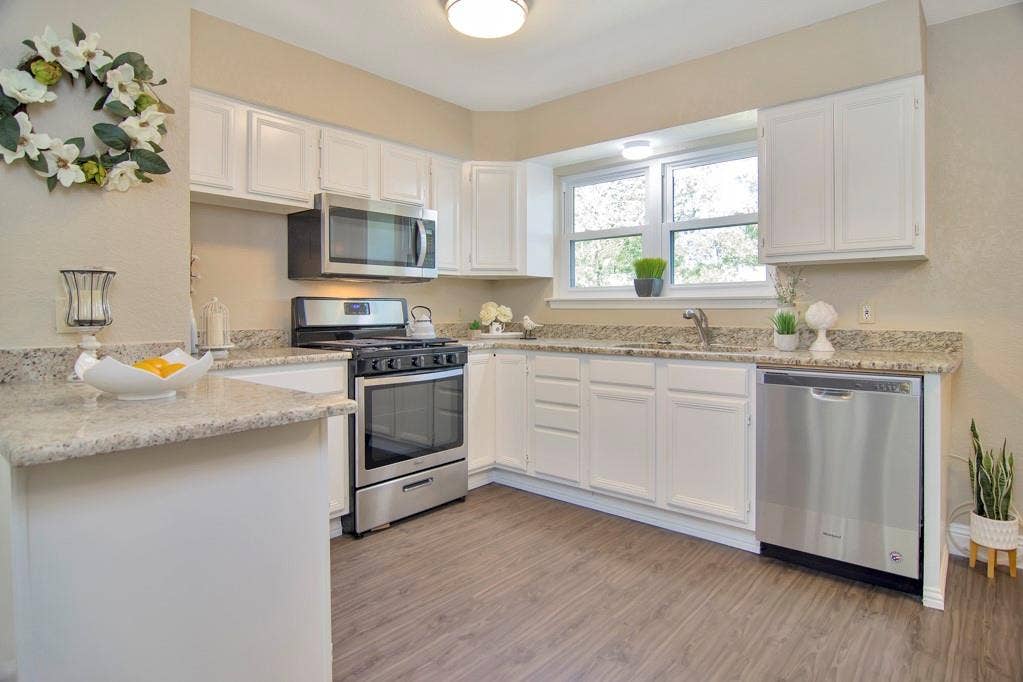 6904 Yorkston Street, Watauga, TX 76148 6904 Yorkston Street, Watauga, TX 76148