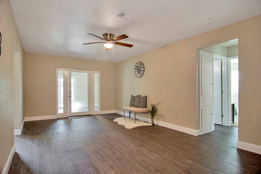 6904 Yorkston Street, Watauga, TX 76148 6904 Yorkston Street, Watauga, TX 76148
