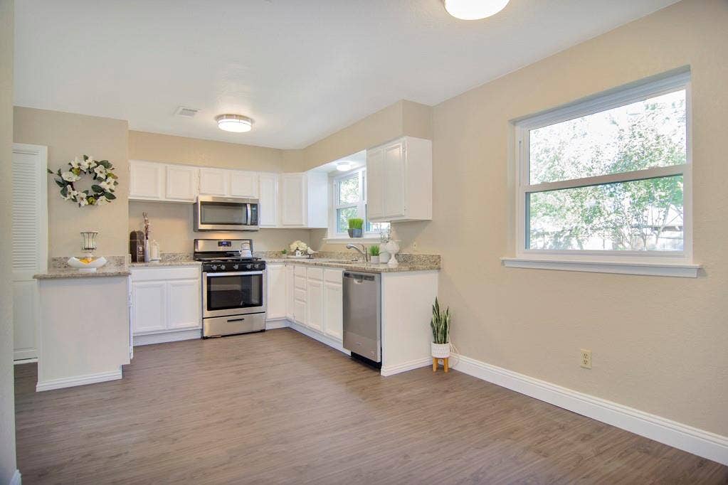 6904 Yorkston Street, Watauga, TX 76148 6904 Yorkston Street, Watauga, TX 76148