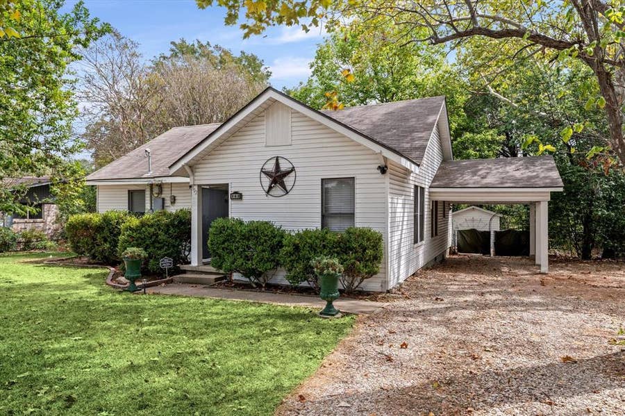 Property photo for 302 W Billington Drive, Robinson, TX