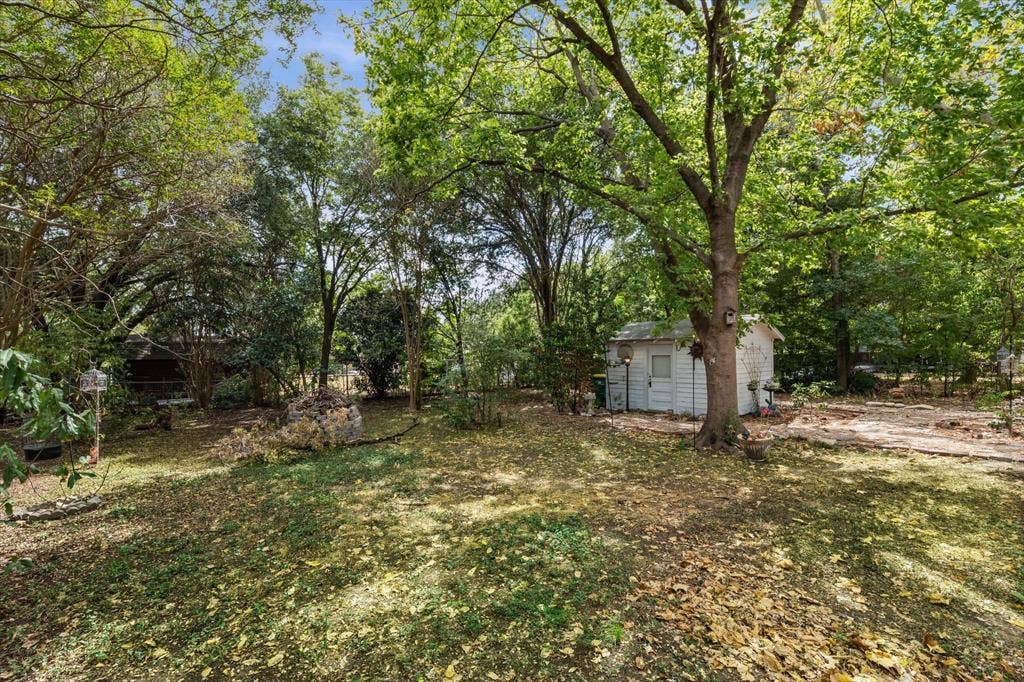 302 W Billington Drive, Robinson, TX 76706 Mature trees, a utility shed, and a natural landscape