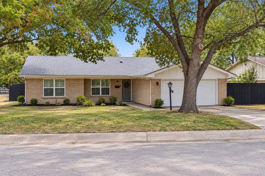 Property photo for 2912 Conejos Drive, Fort Worth, TX