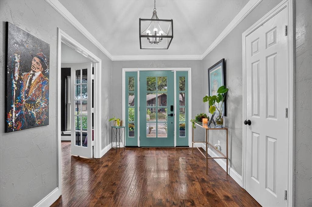 7016 Battle Creek Road, Fort Worth, TX 76116 Rich wood-finish flooring with a vaulted ceiling and crown molding