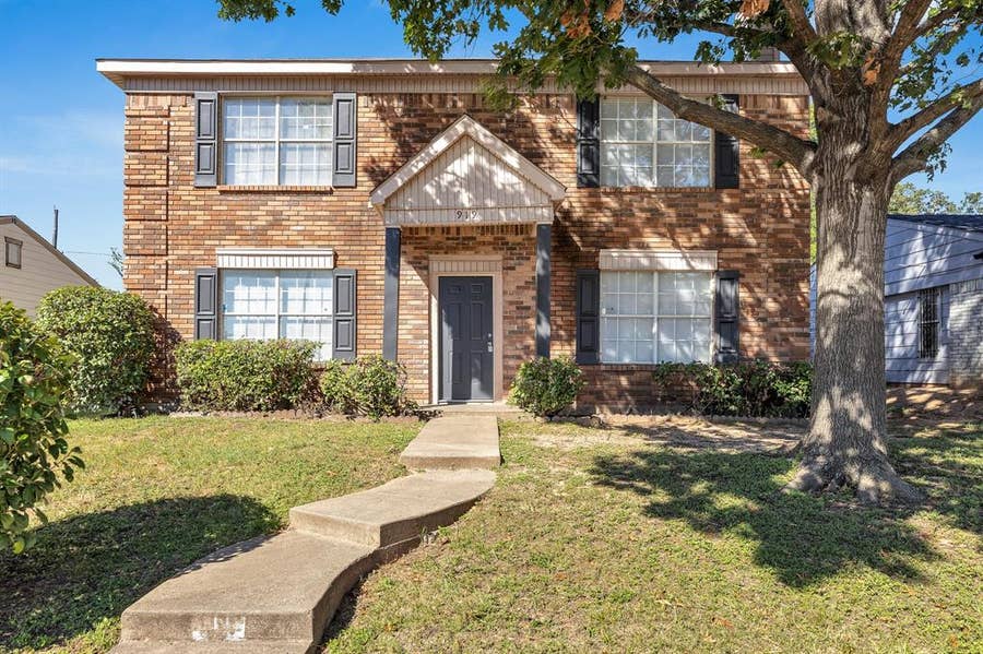 Property photo for 919 SUMAC Drive, Dallas, TX