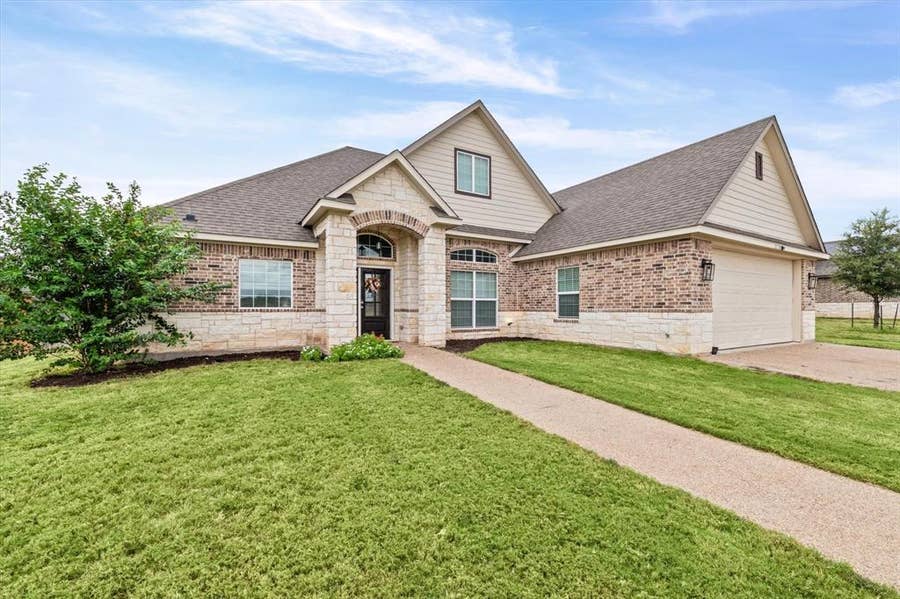 Property photo for 370 Frederick Drive, Robinson, TX