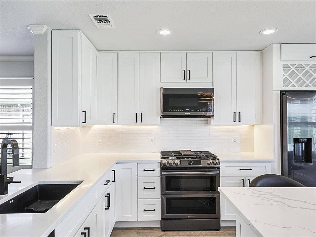 7470 Birmingham Forest Drive, Frisco, TX 75036 Barn Style Sink, Chef's Gas Range and includes Refrigerator!
