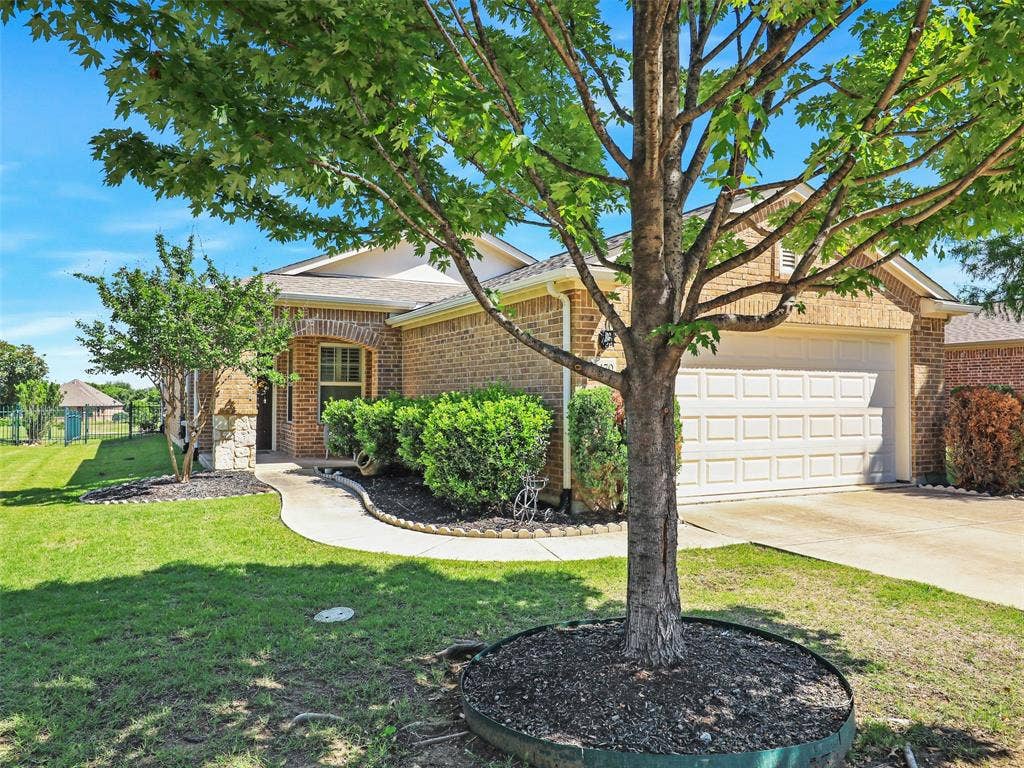 7470 Birmingham Forest Drive, Frisco, TX 75036 View of front of home featuring a front yard and a garage