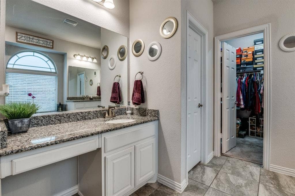 249 Noble Nest Drive, Midlothian, TX 76065 Owner's en-suite bathroom
