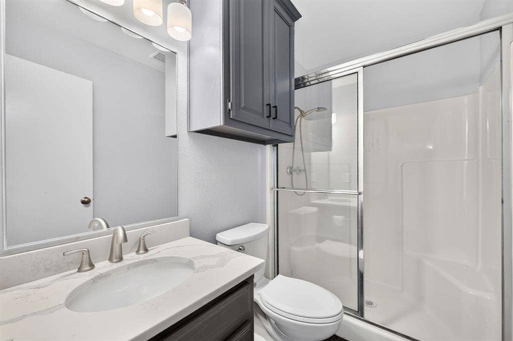 14340 County Road 550 Road, Farmersville, TX 75442 Bathroom