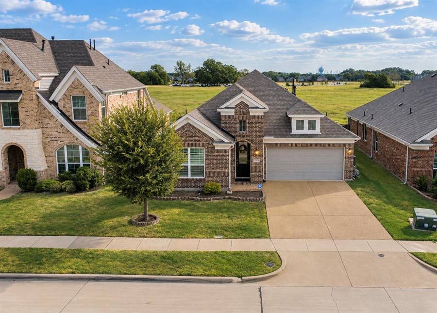 Property photo for 330 Gleneagles Drive, Garland, TX