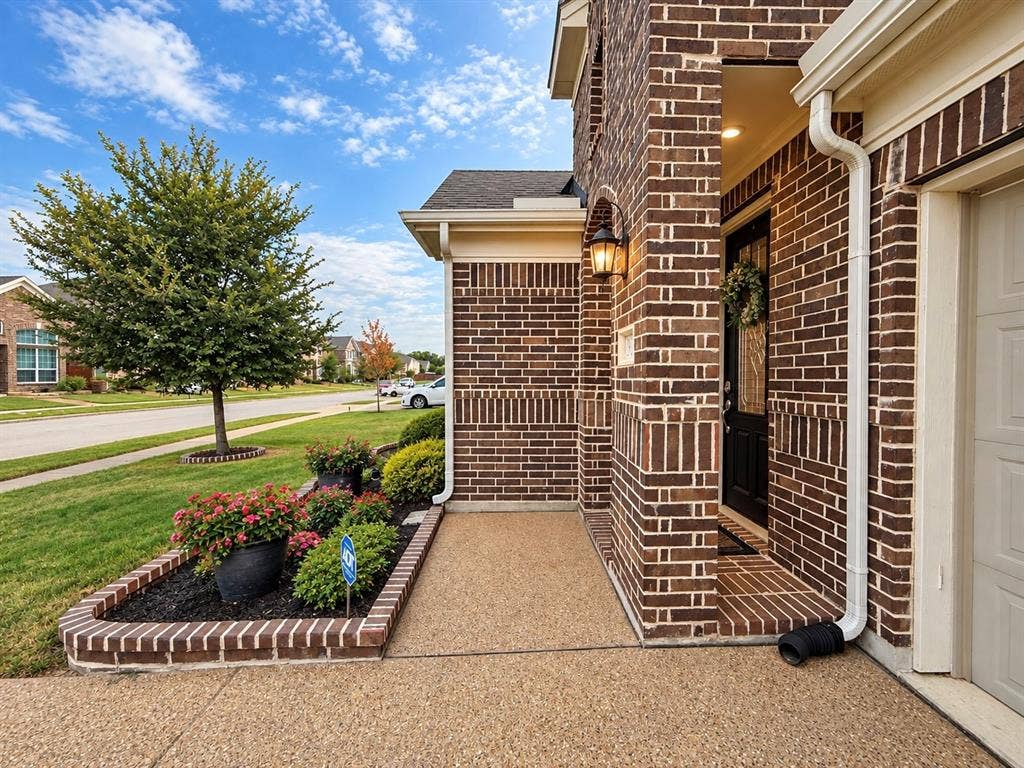 330 Gleneagles Drive, Garland, TX 75040