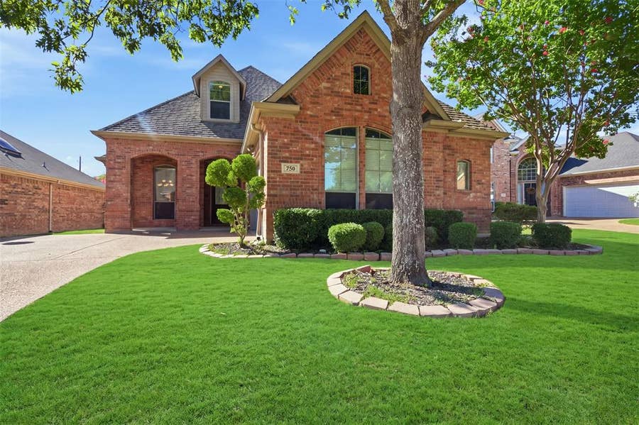 Property photo for 750 Village Green Drive, DeSoto, TX