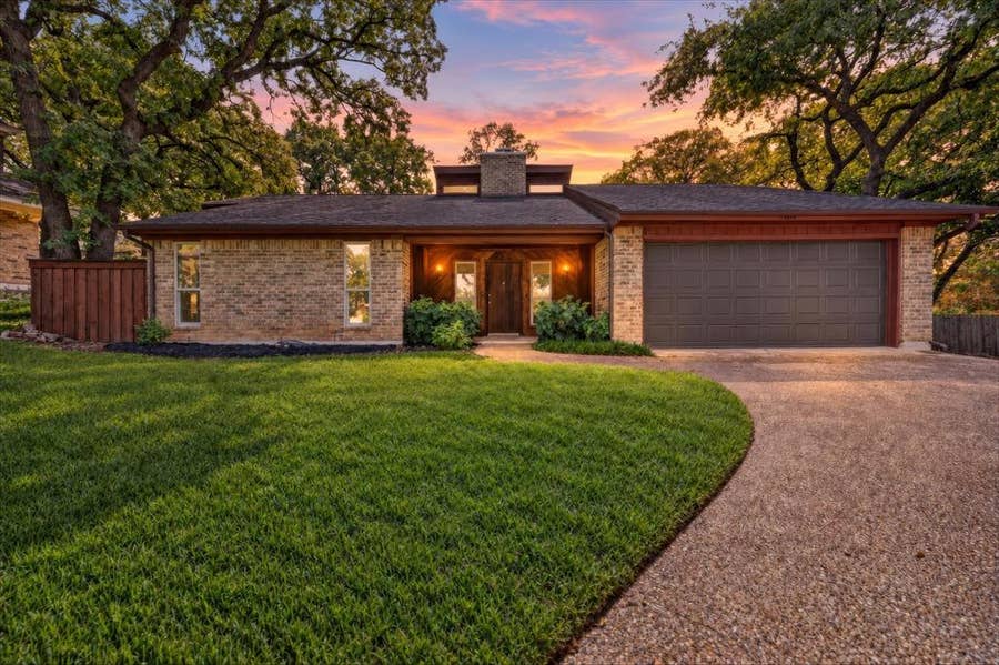 Property photo for 1600 Craighton Court, Arlington, TX