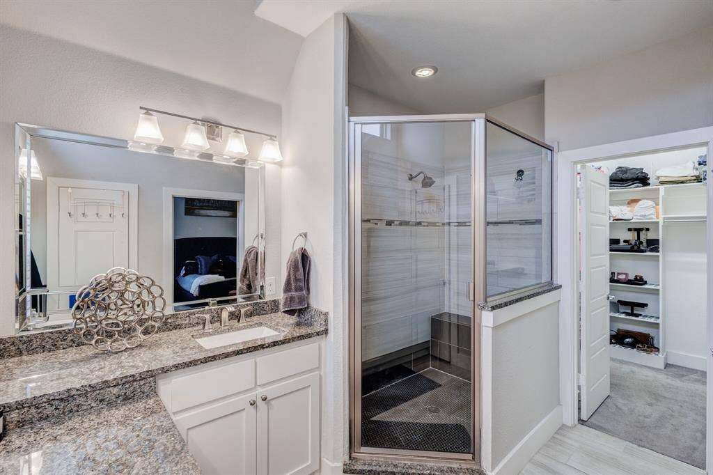 4814 Empire Way, Irving, TX 75038 Dual vanity with stone countertop and undermount sink