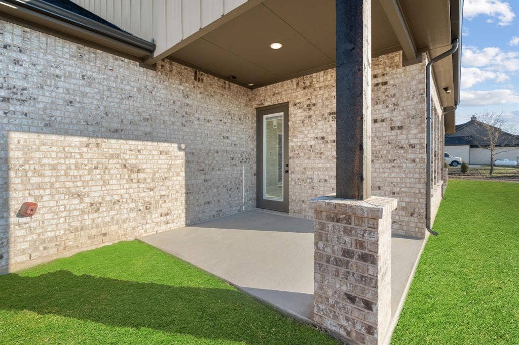 4205 County Road 570, Farmersville, TX 75442 Master room patio
