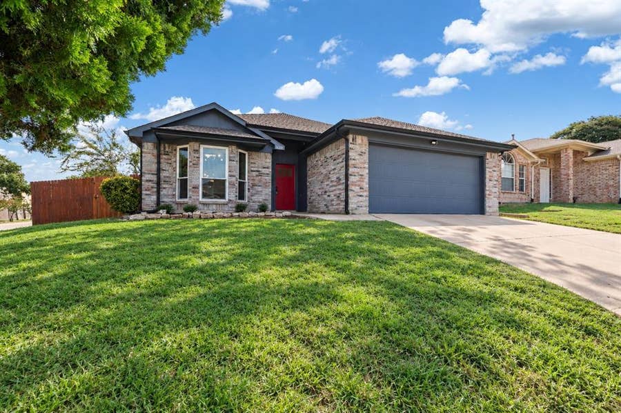 Property photo for 6001 Team Court, Arlington, TX
