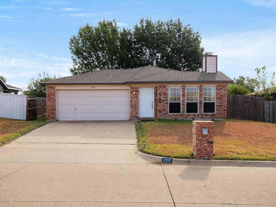 Property photo for 709 Basset Locke Drive, Fort Worth, TX