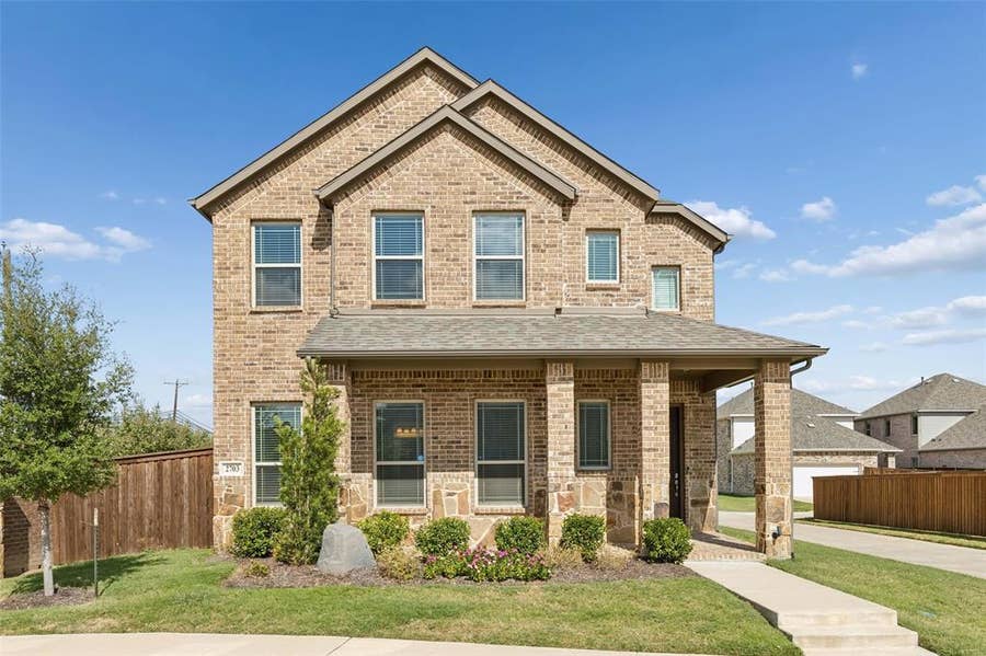 Property photo for 2703 Chambray Lane, Mansfield, TX