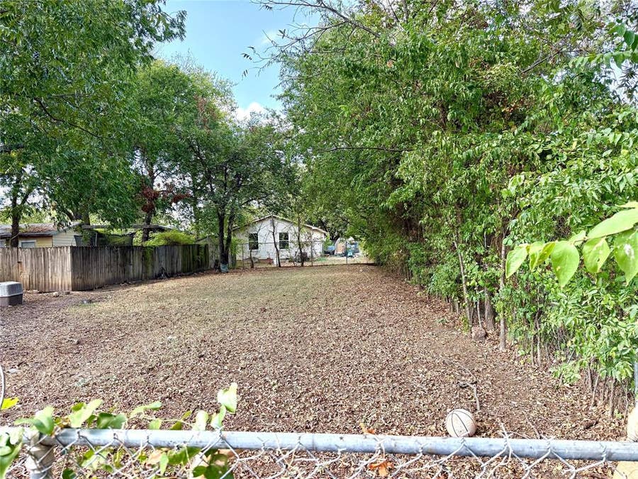 Property photo for 307 Robbins Street, Cleburne, TX