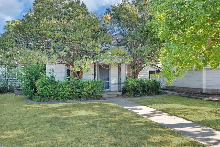 Property photo for 1228 W Gambrell Street, Fort Worth, TX