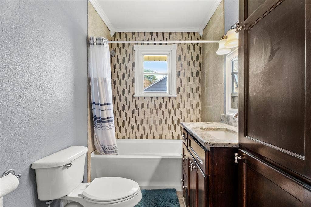 605 Dallas Street, Winona, TX 75792 White built-in bathtub with geometric tile surround