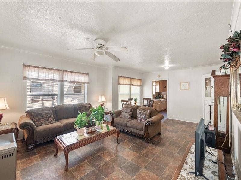 1215 N Confederate Avenue, Tyler, TX 75702 1215 N Confederate Avenue, Tyler, TX 75702