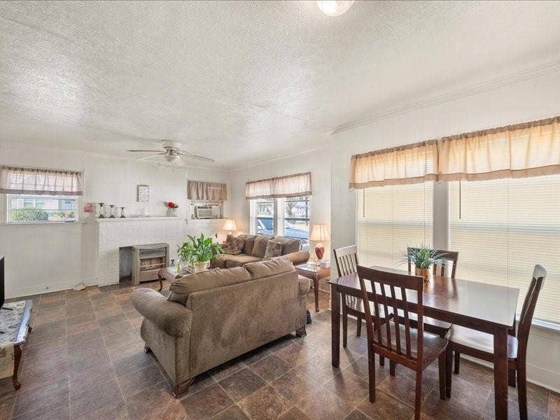 1215 N Confederate Avenue, Tyler, TX 75702 1215 N Confederate Avenue, Tyler, TX 75702