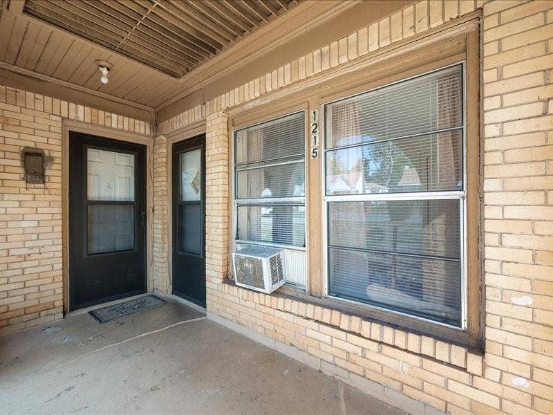 1215 N Confederate Avenue, Tyler, TX 75702 1215 N Confederate Avenue, Tyler, TX 75702