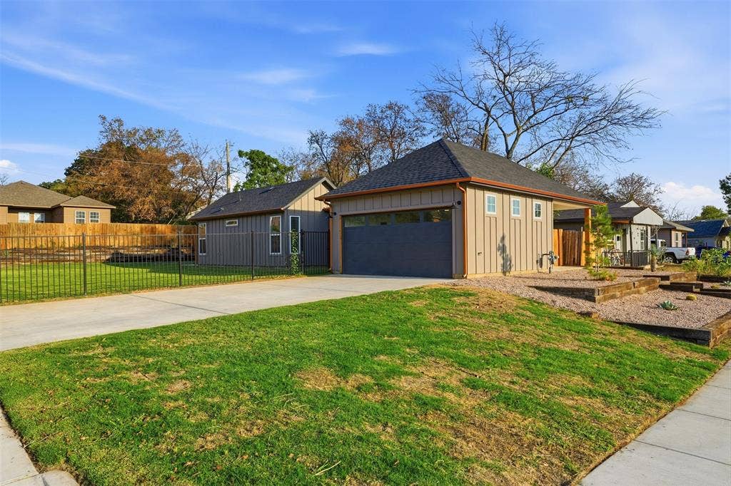 1601 Birdell Street, Fort Worth, TX 76105 Detached garage building with board and batten siding and a dark roof