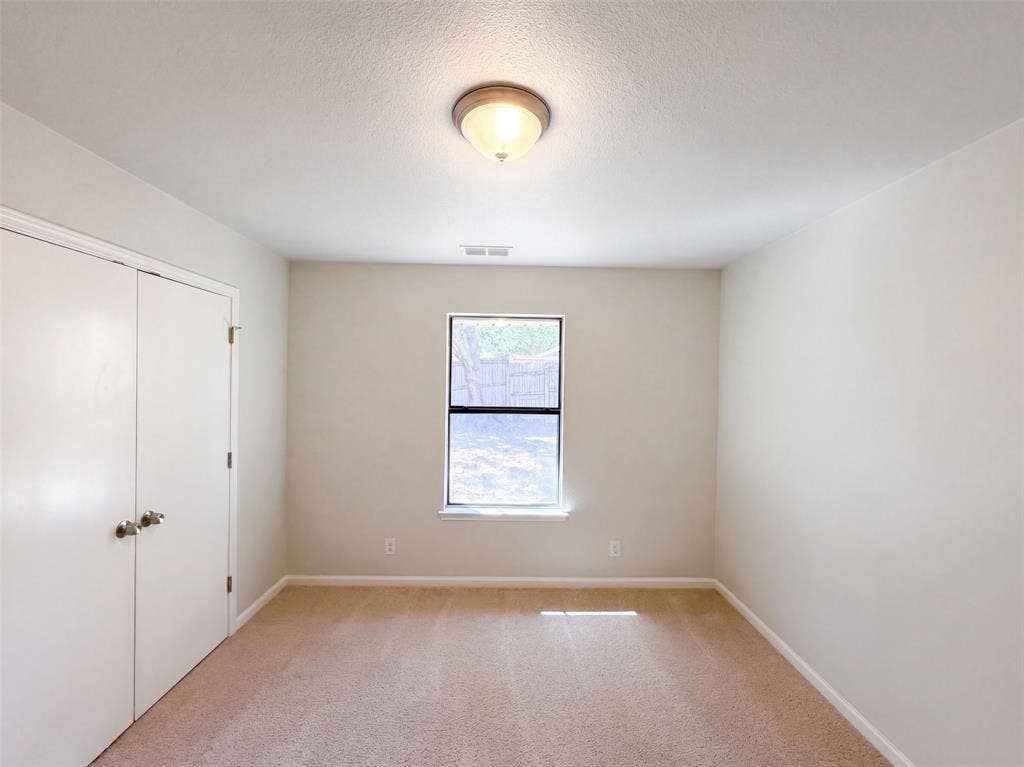 2812 Beverly Drive, Denton, TX 76209 2812 Beverly Drive, Denton, TX 76209