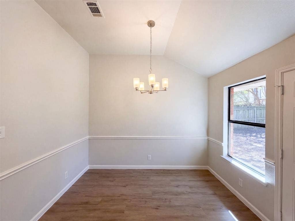 2812 Beverly Drive, Denton, TX 76209 2812 Beverly Drive, Denton, TX 76209