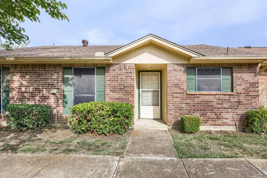 Property photo for 22 E Townhouse Lane, #31, Grand Prairie, TX