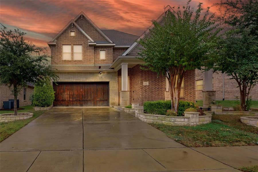 Property photo for 112 Spear Court, Irving, TX