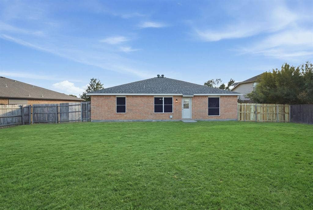 1627 Sequoia Drive, Krum, TX 76249