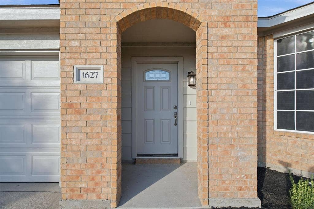 1627 Sequoia Drive, Krum, TX 76249