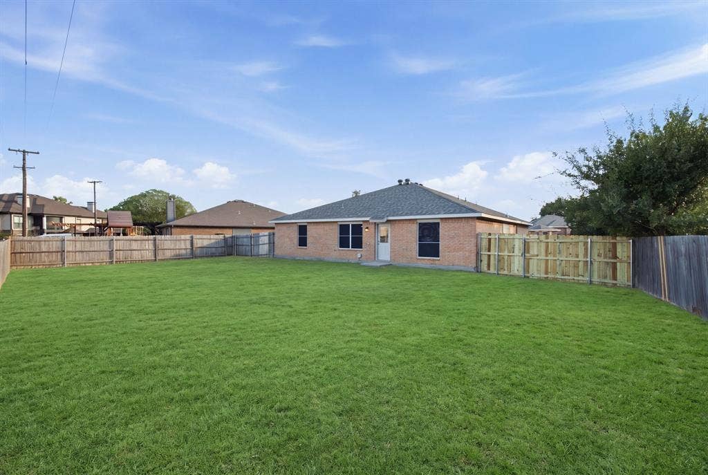 1627 Sequoia Drive, Krum, TX 76249