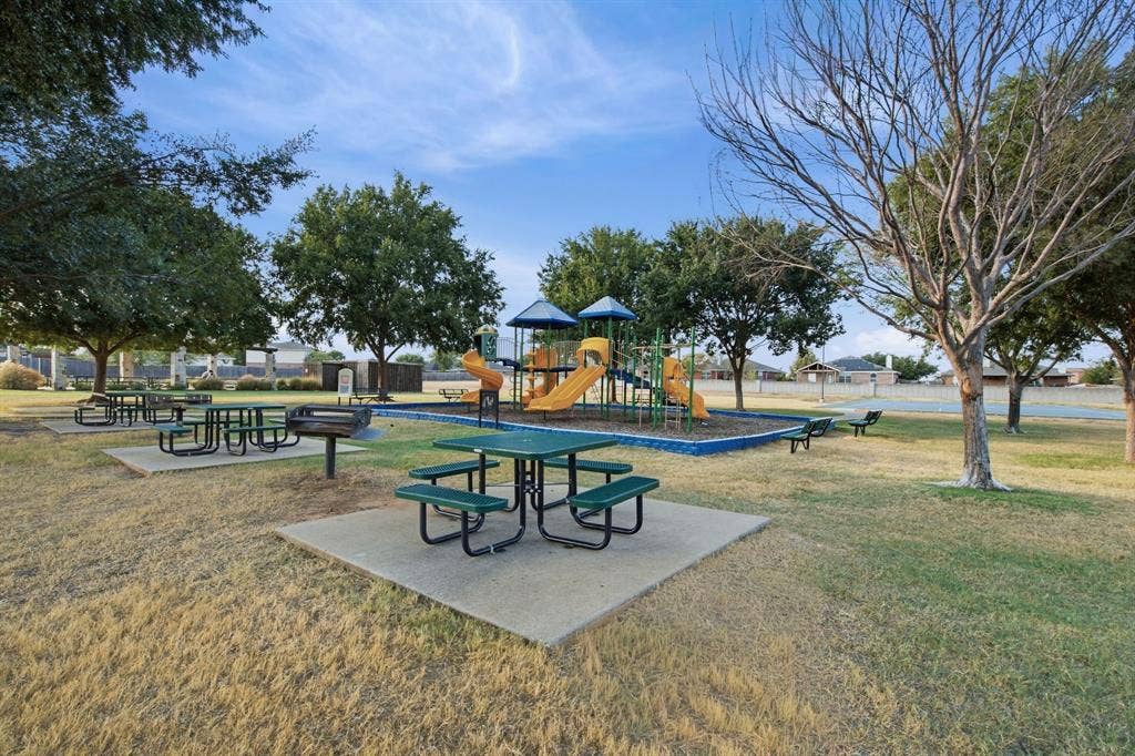 1627 Sequoia Drive, Krum, TX 76249