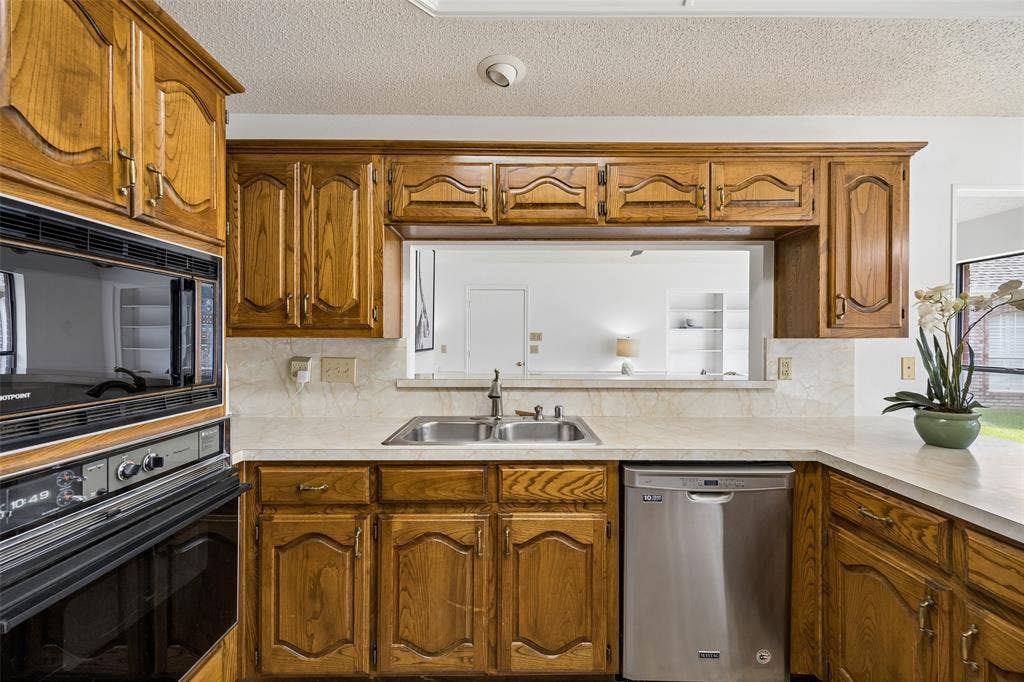 6656 Wickliff Trail, Plano, TX 75023 6656 Wickliff Trail, Plano, TX 75023