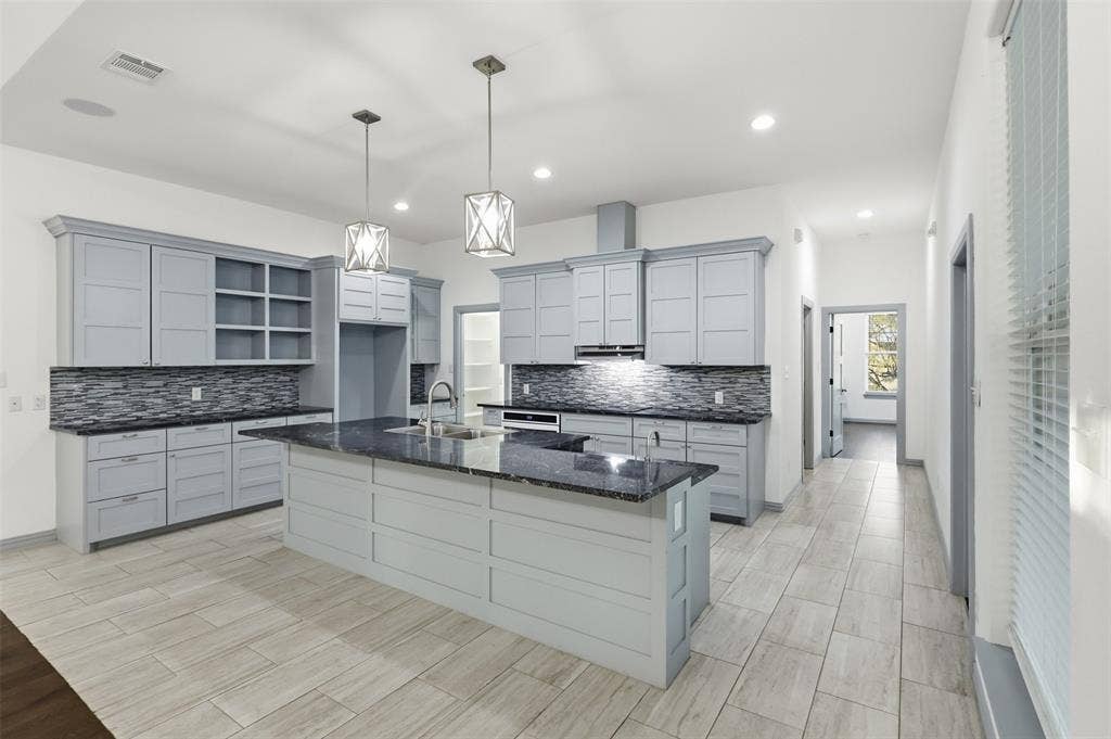 2541 Town View Drive, Cedar Hill, TX 75104