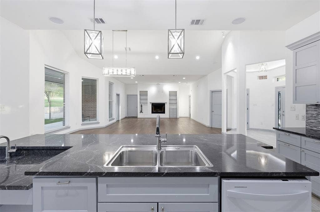 2541 Town View Drive, Cedar Hill, TX 75104