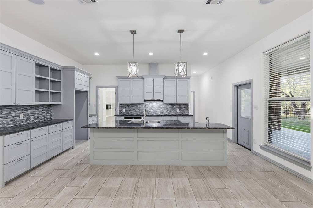 2541 Town View Drive, Cedar Hill, TX 75104