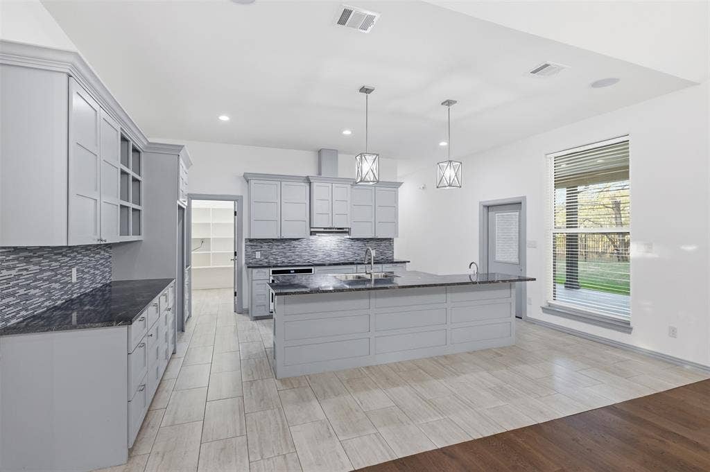 2541 Town View Drive, Cedar Hill, TX 75104
