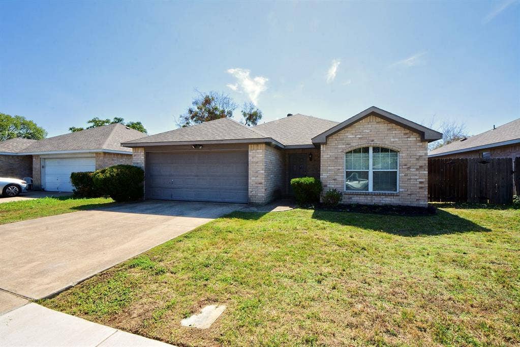 104 Camden Court, Irving, TX 75061