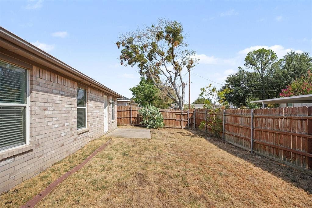 104 Camden Court, Irving, TX 75061
