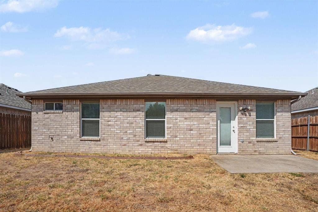 104 Camden Court, Irving, TX 75061