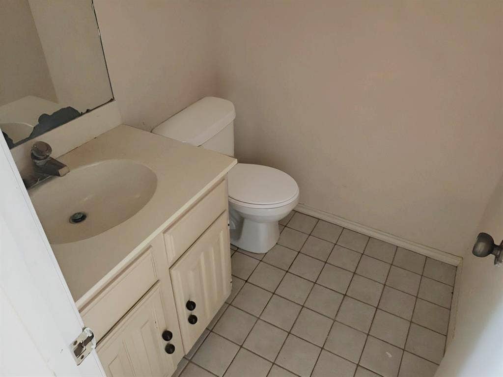 2120 Valley Forge Drive, Plano, TX 75075 Downstairs Half Bath