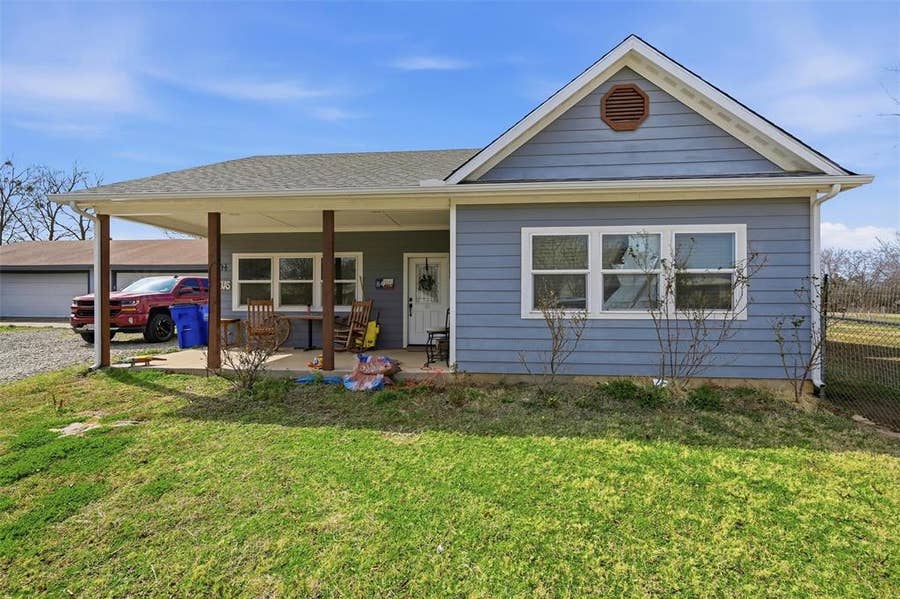 Property photo for 812 Quail Creek Circle, Pottsboro, TX
